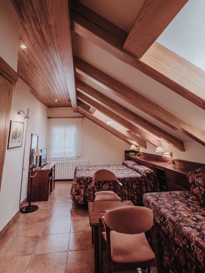 Hostal Les Fonts Castellar De N'Hug Exterior photo