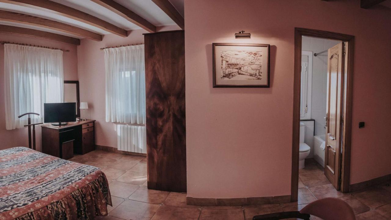 Hostal Les Fonts Castellar De N'Hug Exterior photo