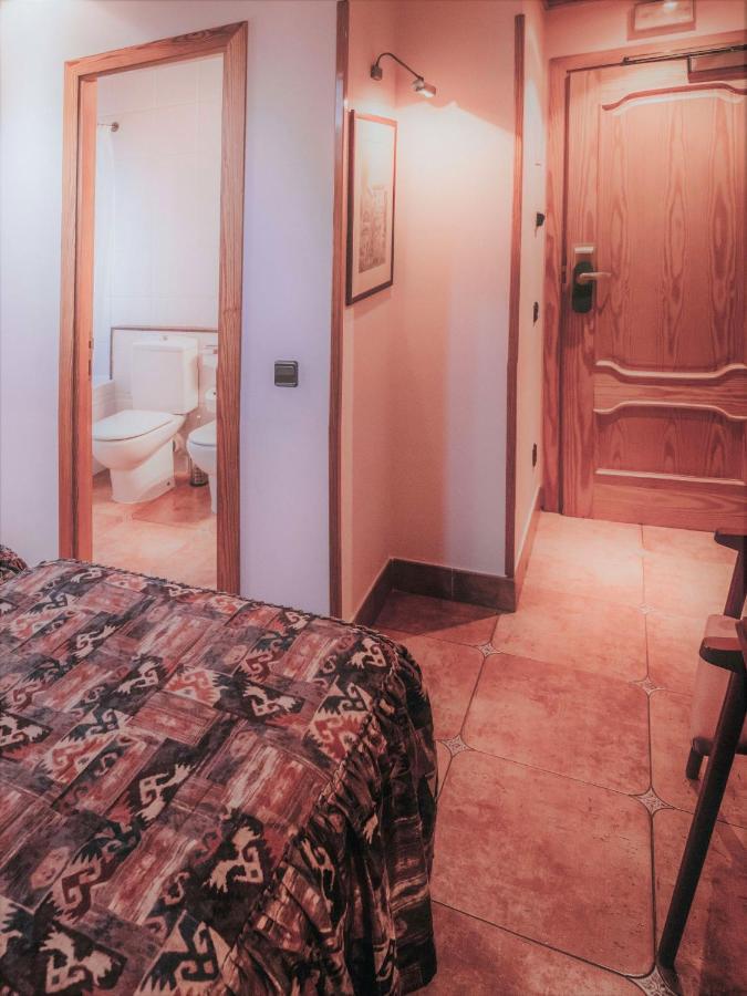 Hostal Les Fonts Castellar De N'Hug Exterior photo