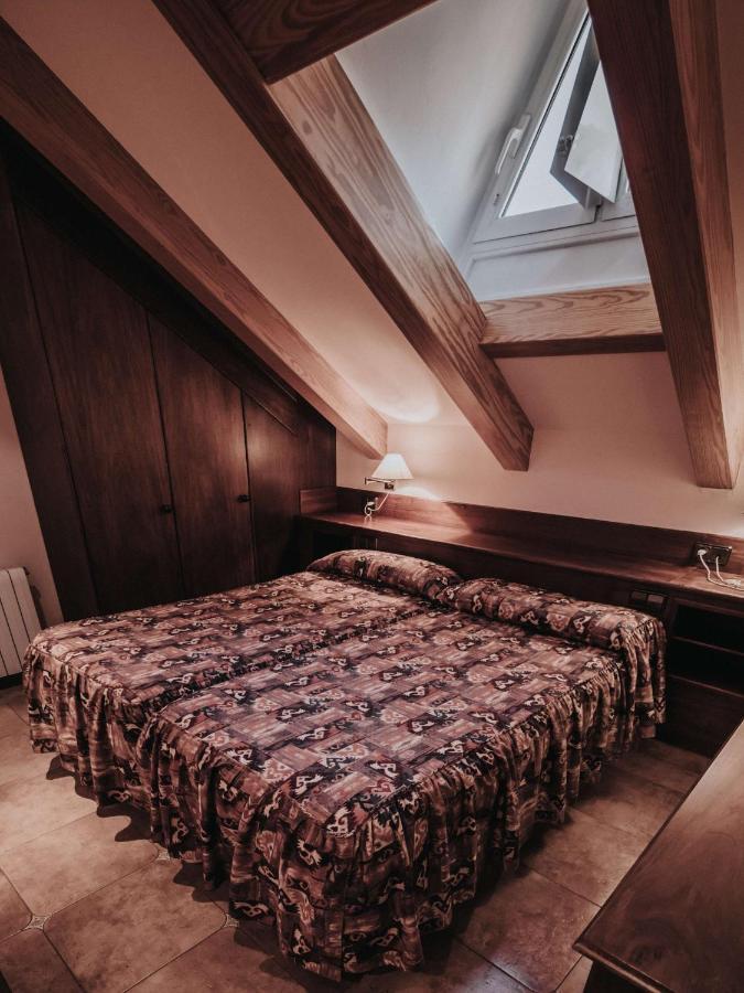 Hostal Les Fonts Castellar De N'Hug Exterior photo