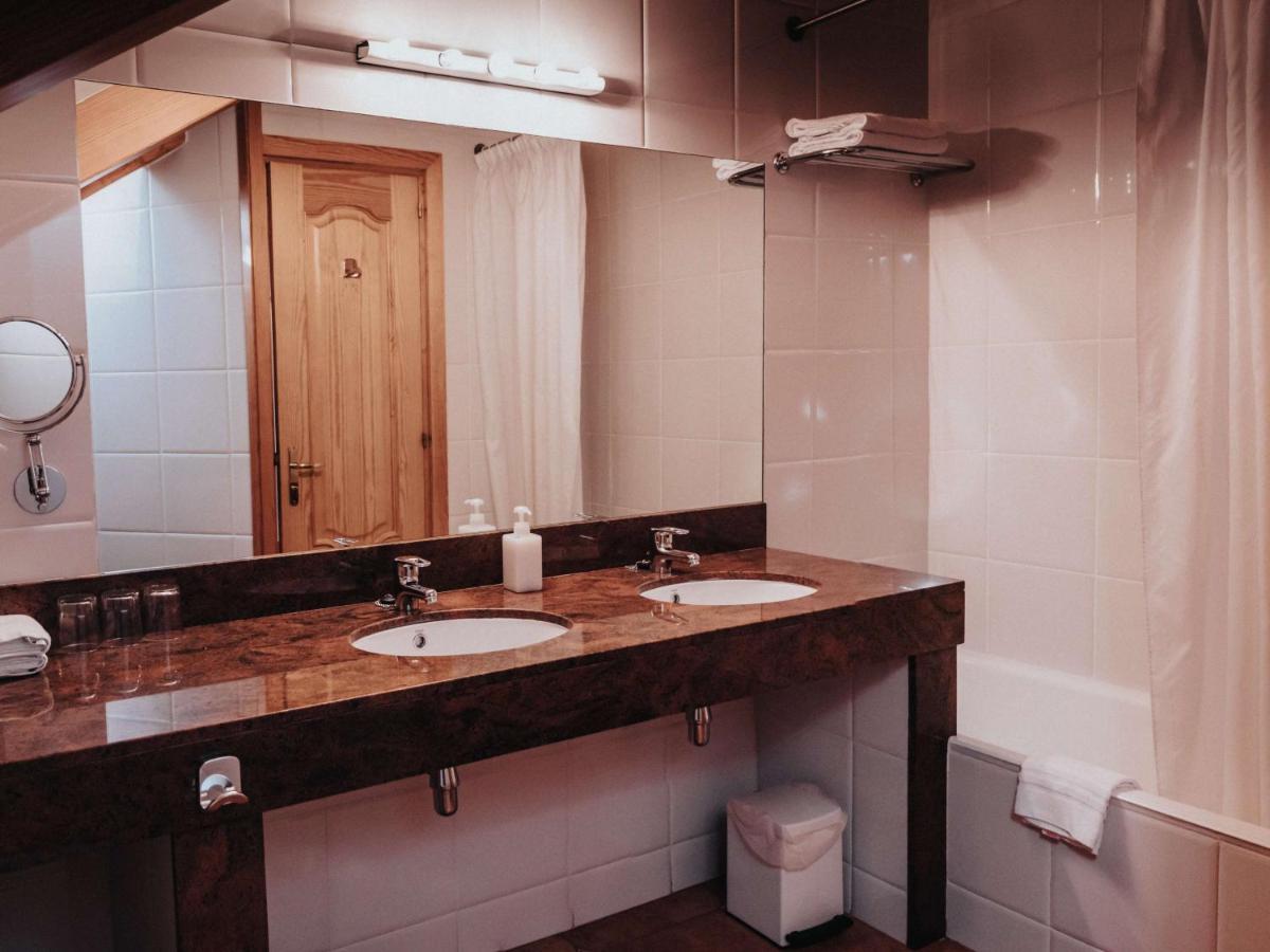 Hostal Les Fonts Castellar De N'Hug Exterior photo
