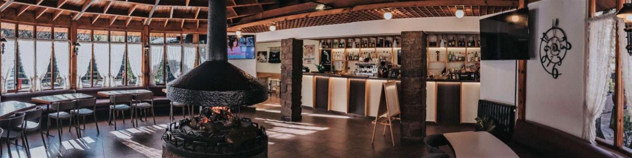 Hostal Les Fonts Castellar De N'Hug Exterior photo
